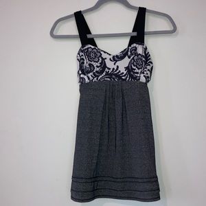 Lululemon Rest Less Tank top size 4 built in bra gray with lace pattern